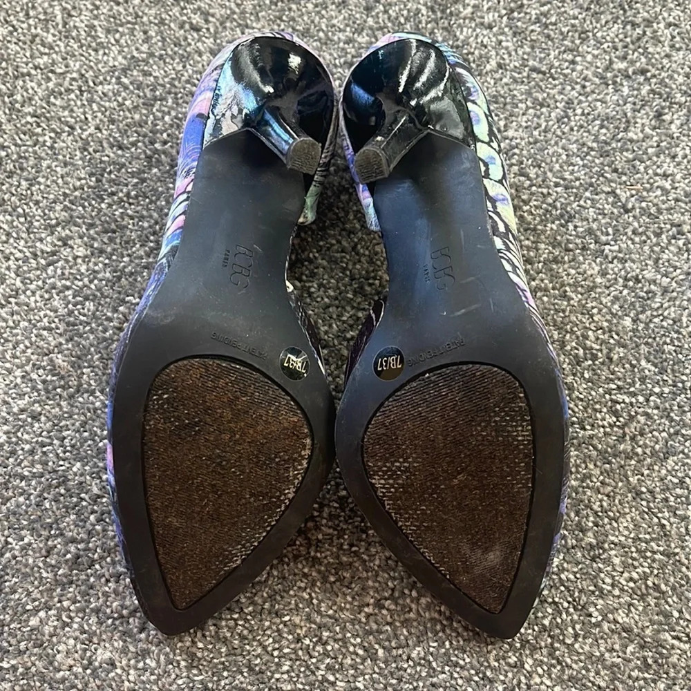 Women’s BCBG peacock 🦚 pumps 7 - Picture 3 of 4